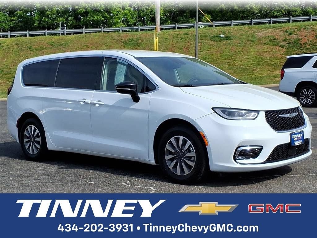 2024 Chrysler Pacifica Hybrid Select in White — front three-quarter view