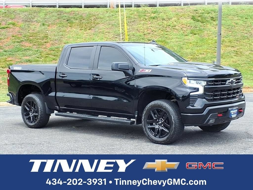 2025 Chevrolet Silverado 1500 LT Trail Boss in Black — front three-quarter view
